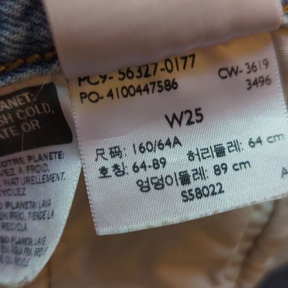 Levi's destroyed denim cut off jean shorts - Picture 4 of 12